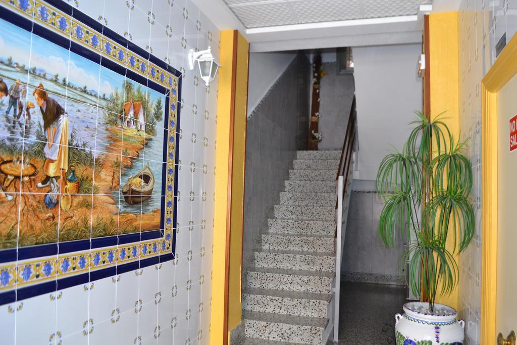 Hostal La Pilarica Paterna Exteriör bild