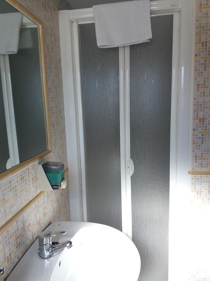 Hostal La Pilarica Paterna Exteriör bild