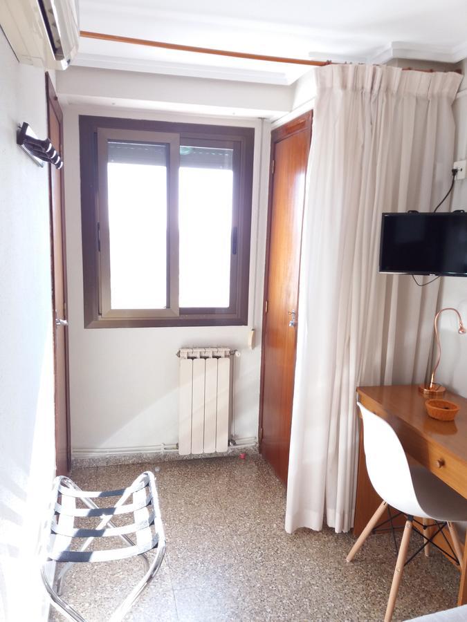 Hostal La Pilarica Paterna Exteriör bild