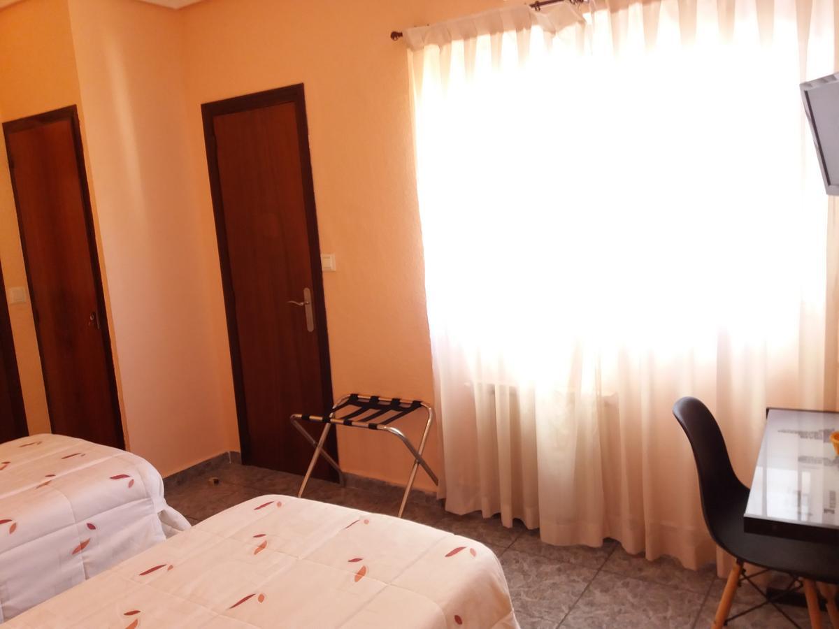 Hostal La Pilarica Paterna Exteriör bild